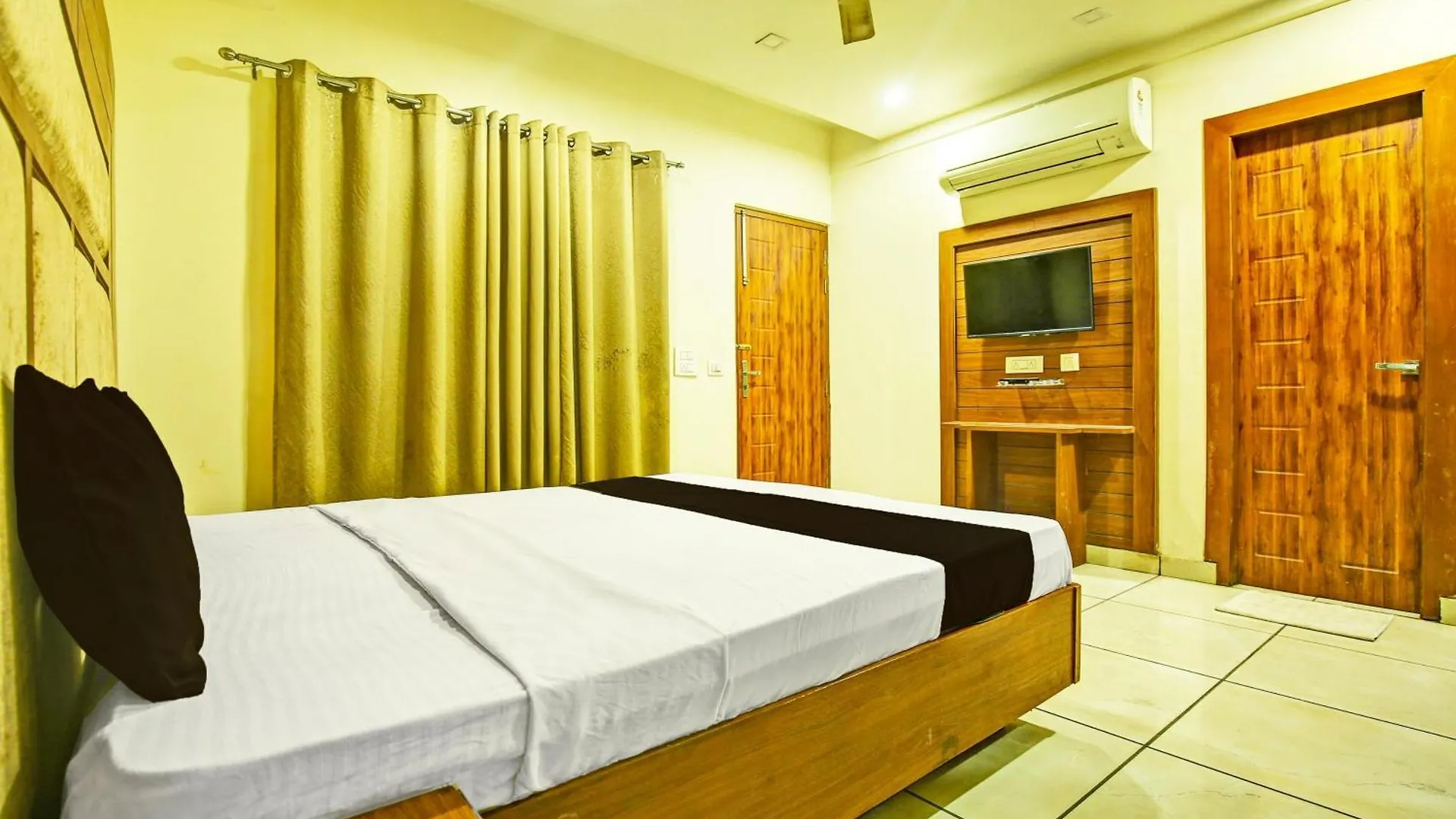 Hotel O Grand Signia Zirakpur