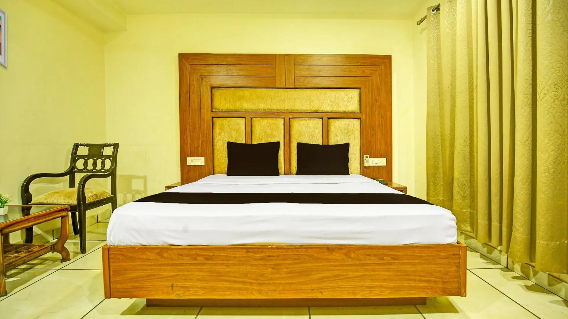 Hotel O Grand Signia Zirakpur