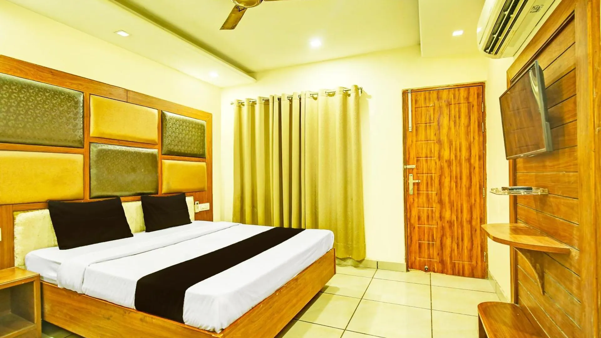 ***  Hotel O Grand Signia Zirakpur India